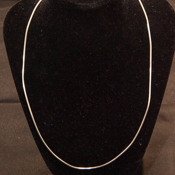 18" .925 Silver Snake Chain Necklace - Picture 1 of 3